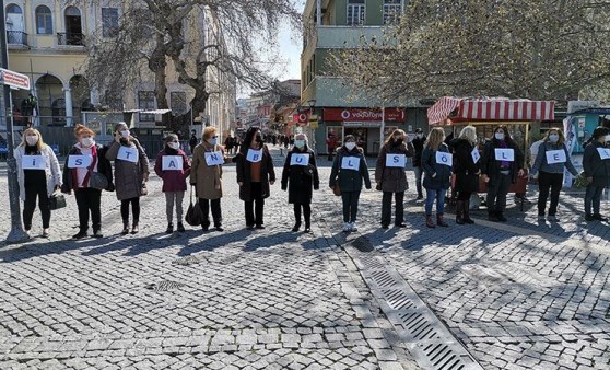 İstanbul Sözleşmesi'nin feshi İzmir'de protesto edildi: Tek adam imzası ile yok sayılamaz