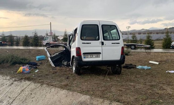 Isparta'da trafik kazası: 3 ölü, 8 yaralı