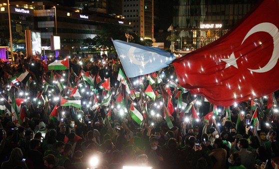 İstanbul'da gece yarısı büyük protesto