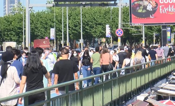 Bakırköy sahilinde yoğunluk: 17 gündür evdeydik, hava almaya geldik