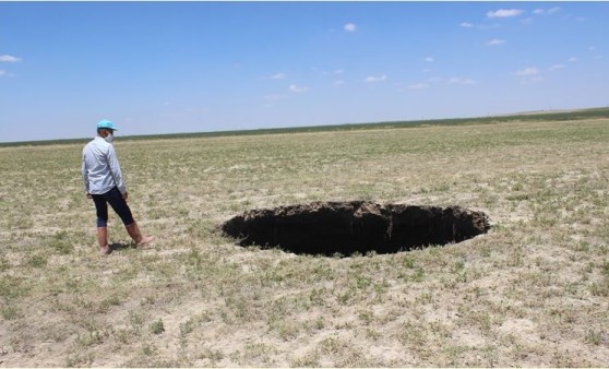 Konya'da 65 metre derinliğinde obruk oluştu