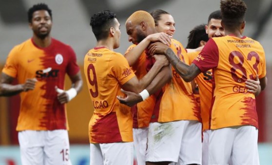 Galatasaray'da sözleşmesi biten 12 futbolcu serbest kaldı