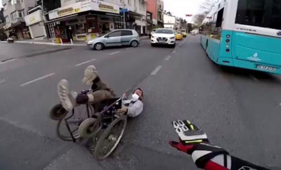 İstanbul’un göbeğinde insanlık ölmüş dedirten olay kamerada