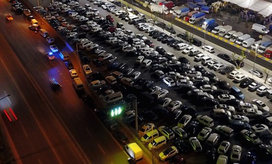 Bayrampaşa halinde gece yoğunluğu; pazarcılar akın etti