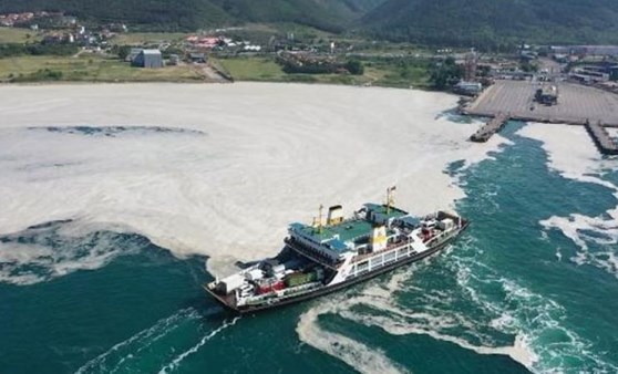 Yalova'da deniz yeniden müsilajla kaplandı