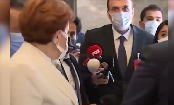 Korumalar gazetecinin gözlüğünü düşürdü, Akşener özür diledi