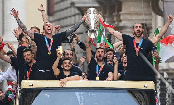 EURO 2020'de turnuvanın en iyi ilk 11'i belirlendi