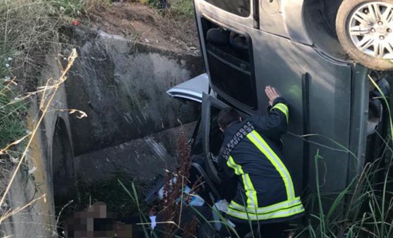 Kırklareli’nde kontrolden çıkan otomobil menfeze düştü: 2 ölü