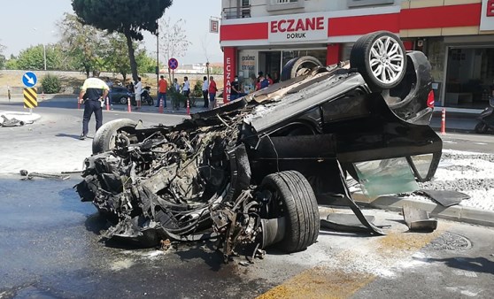 Aşırı sürat felaket getirdi, taklalar atarak varyanttan inen araç hurdaya döndü