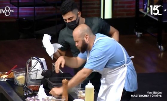 MasterChef'te yarışmacı parmağını kesti, sağlık ekipleri çağrıldı: 'Bu kan durmaz'