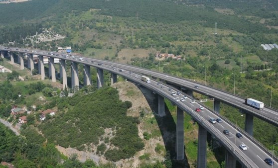 TEM otoyolunda bayram göçü trafiği