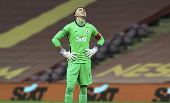 Fernando Muslera'nın yediği goller geceye damga vurdu