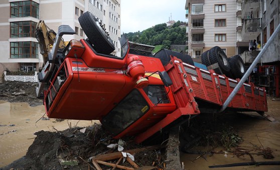 Artvin'de gün ağardı, hasarın boyutları ortaya çıktı