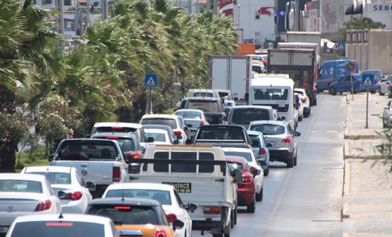 Bodrum’da kilometrelerce uzunlukta araç kuyruğu oluştu