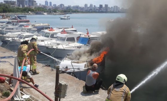 Son dakika... Maltepe Sahili'nde tekneler yandı