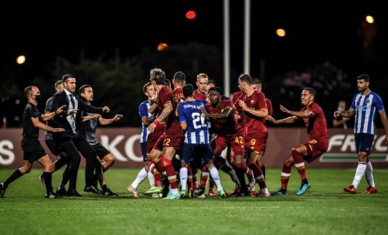 Roma'nın Porto ile oynadığı maçta kavga çıktı