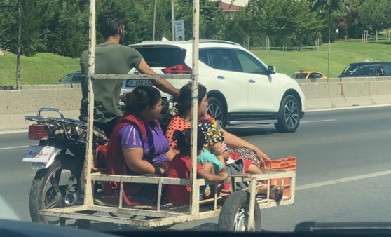 Kadıköy D-100'de tehlikeli yolculuk kamerada