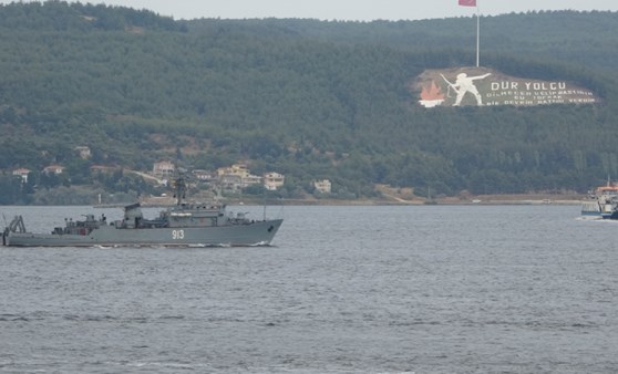 Rus mayın tarama gemisi, Çanakkale Boğazı'ndan geçti