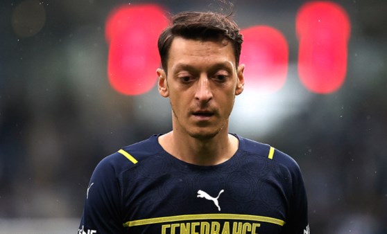 Ünlü gazeteci Serdar Ali Çelikler'den Mesut Özil yorumu