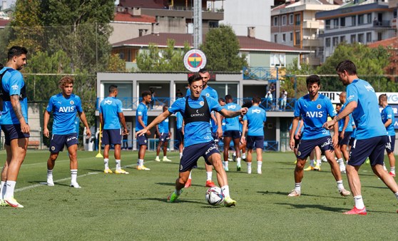 Fenerbahçe'de Jose Sosa takımla birlikte çalıştı