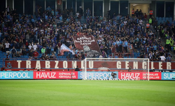 Trabzonspor'da Abdülkadir Ömür ve İsmail Köybaşı, oyundan çıkarken ıslıklandı