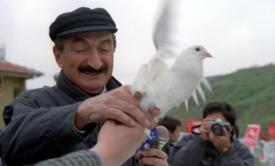 Bülent Ecevit’e büyük ayıp