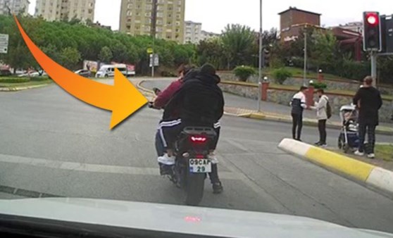 Ataşehir’de motosikletlinin tek teker terörü kamerada