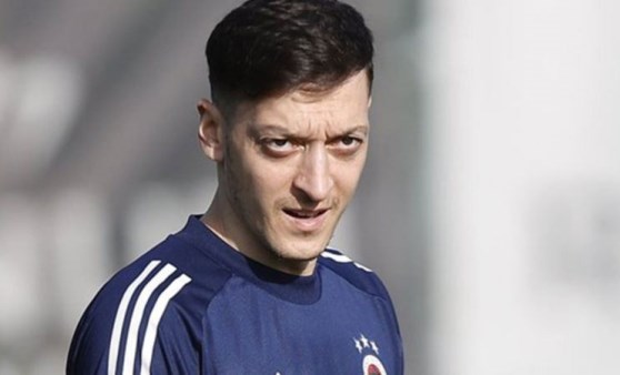 Mesut Özil seçimlerde hangi partiye oy vereceğini açıkladı