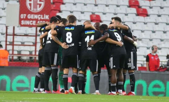 Beşiktaş, deplasmanda Antalyaspor'u 3-2 yendi