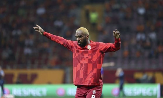 Ryan Babel şarkı yayınladı; taraftardan tepki geldi