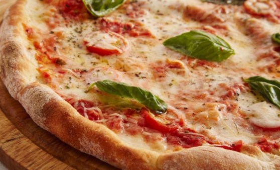 Guinness Rekorlar Kitabı'na girdi: Bin peynirli pizza