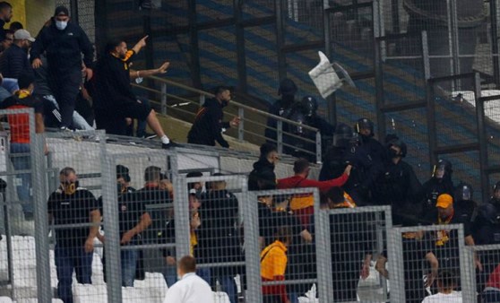 Marsilya'da Galatasaraylılar ile güvenlik güçleri arasında gerginlik çıktı