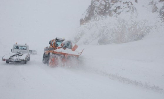 Antalya -Konya karayolunda kar kalınlığı 50 santime ulaştı