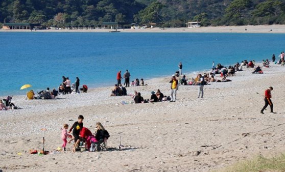 Muğla'da sahillere akın ettiler