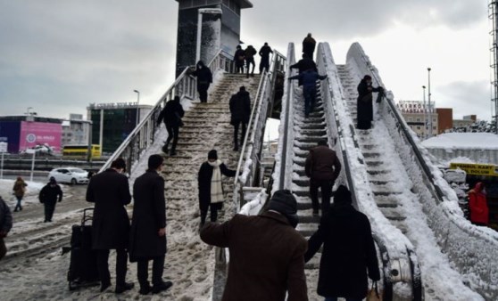 İstanbul’da yürüyen her şey dondu