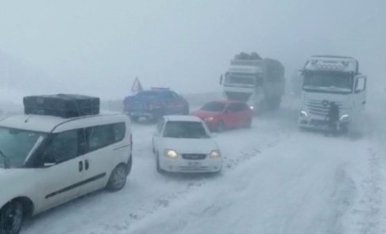 Antalya-Konya kara yolunda çok sayıda sürücü yolda kaldı