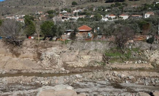 Bergama Antik Kenti'nde yeni sur duvarları keşfedildi