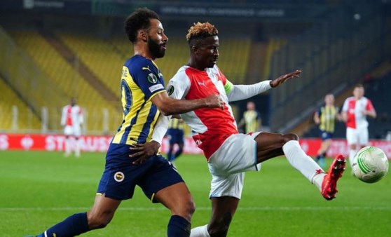 Fenerbahçe, tur umudunu Prag'a bıraktı! Fenerbahçe 2-3 Slavia Prag