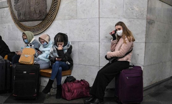 Ukrayna’da halk metro istasyonuna sığındı