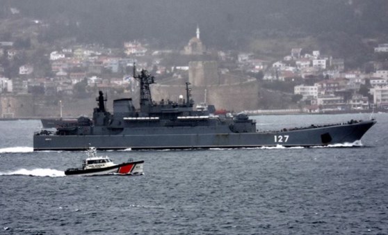 3 Rus savaş gemisi Çanakkale Boğazı'ndan geçip Karadeniz'e yol aldı