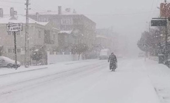 Tekirdağ'ın yüksek kesimlerinde yoğun kar yağışı