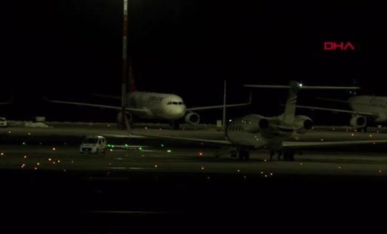 Rus milyarder Abramovich'in özel jeti İstanbul'dan ayrıldı (15 Mart 2022) (Video Haber)