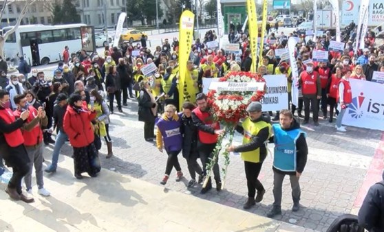 Sağlıkçılar hak için Kadıköy’de grevde! (15 Mart 2022)