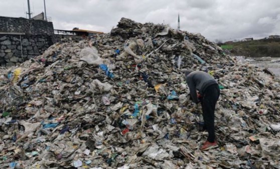 Sultangazi Belediyesi, ‘Bir hafta içinde kaldırılacak’ dediği tonlarca atığı olduğu gibi bıraktı (26 Mart 2022) (Video Haber)