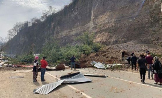 Rize'de heyelan: Ayder yolu ulaşıma kapandı