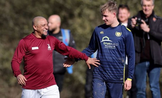 Roberto Carlos, amatör lig takımı ile sahaya çıktı