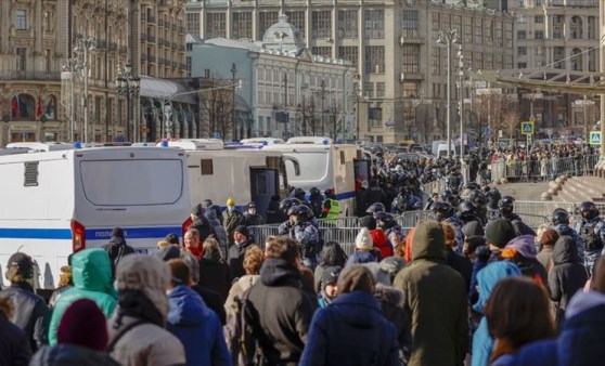 Rusya'da savaş karşıtı protesto: Binlerce gözaltı!