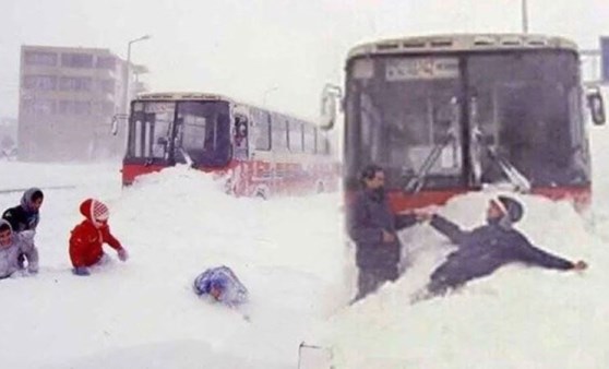 1987 İstanbul kışında neler yaşandı? Tarihe geçen kar fırtınasından çarpıcı fotoğraflar