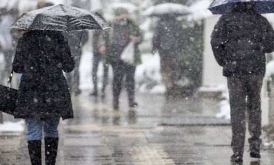 İstanbul'a kar giriş yaptı! Arnavutköy'de kar yağışı başladı