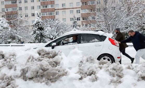 İstanbul kar yağışını bekliyor: Uyarılar art arda... 20 santimetreyi bulacak